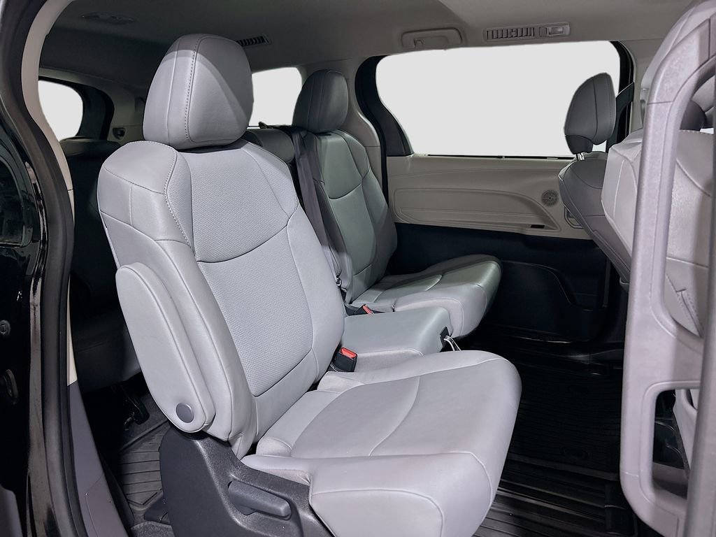 Used 2023 Toyota Sienna XLE w/ XLE Plus Package FWD image 27