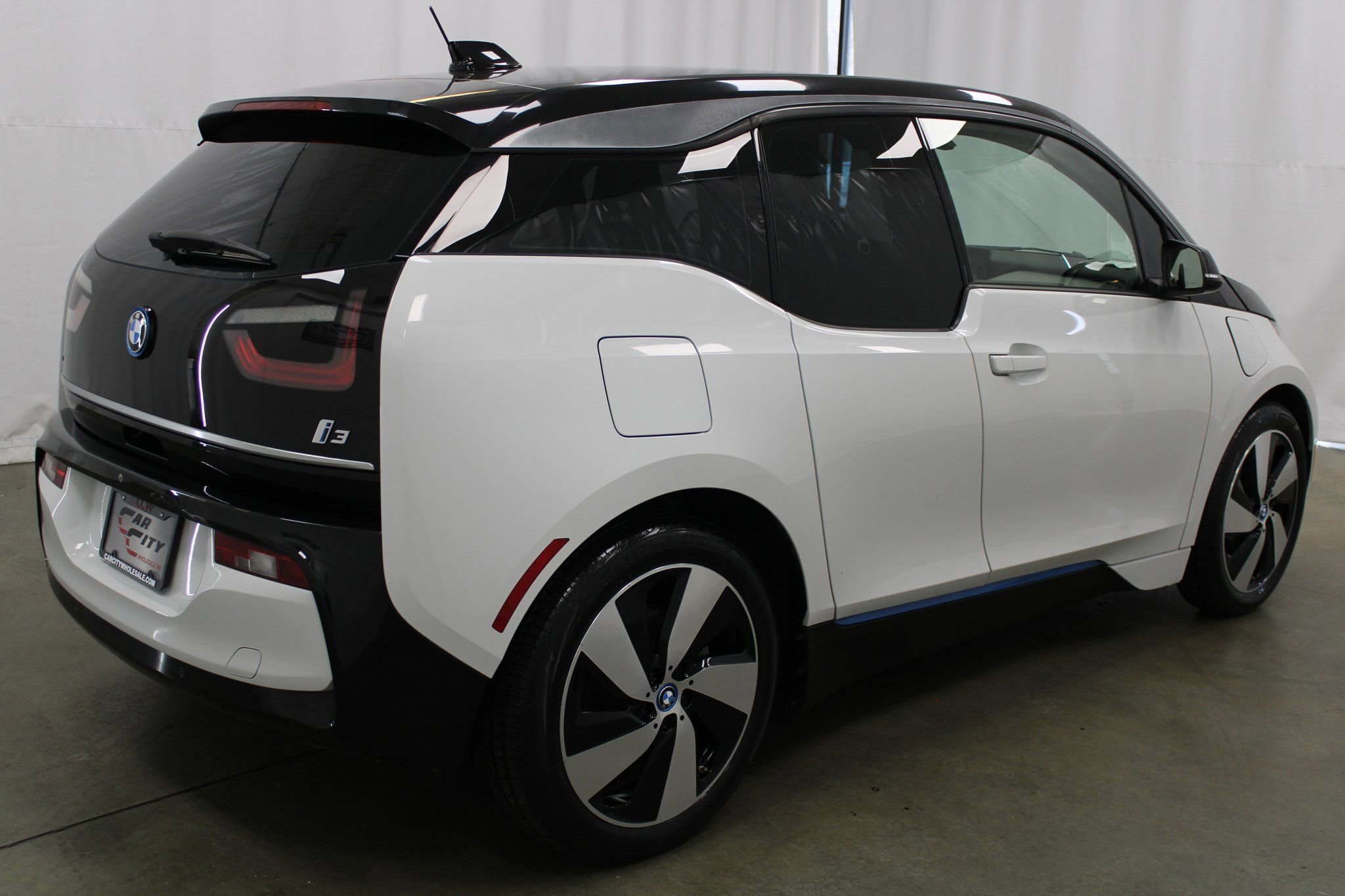 Used 2018 BMW i3 94Ah w/Range Extender image 6