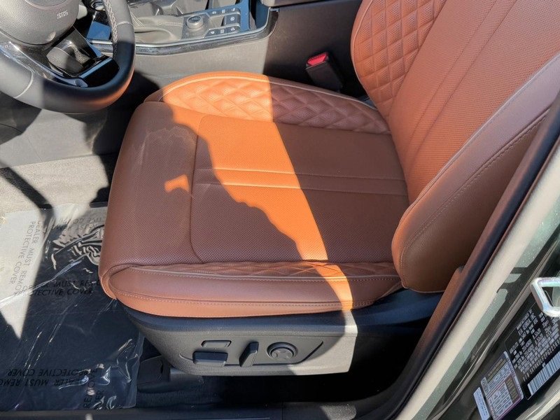 Used 2023 Kia Sorento SX Prestige image 16