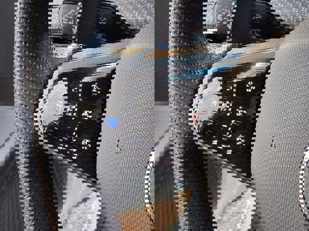 Used 2024 Volkswagen Golf R image 18