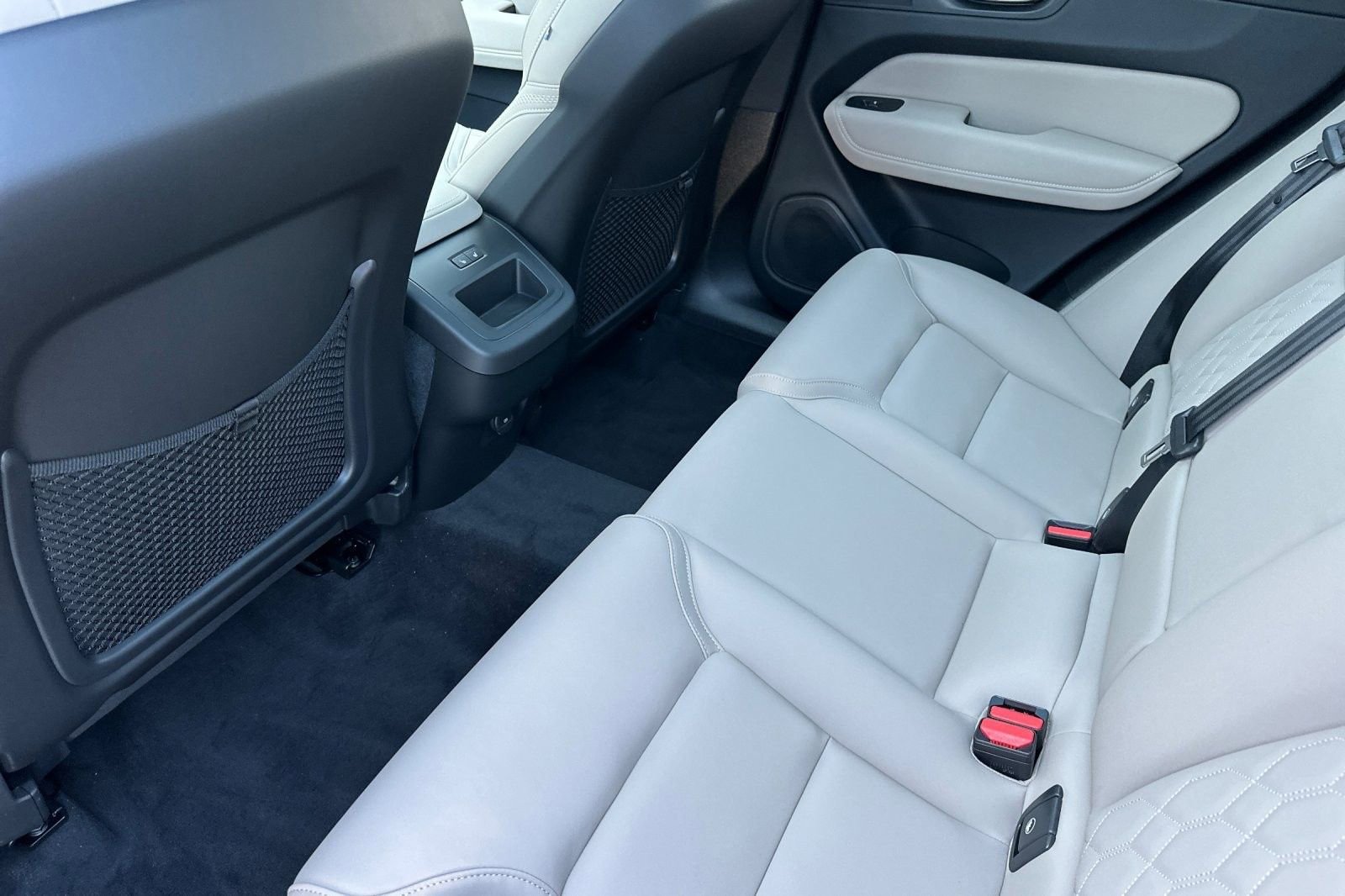 New 2026 Volvo XC60 B5 Plus w/ Protection Package Premier image 4