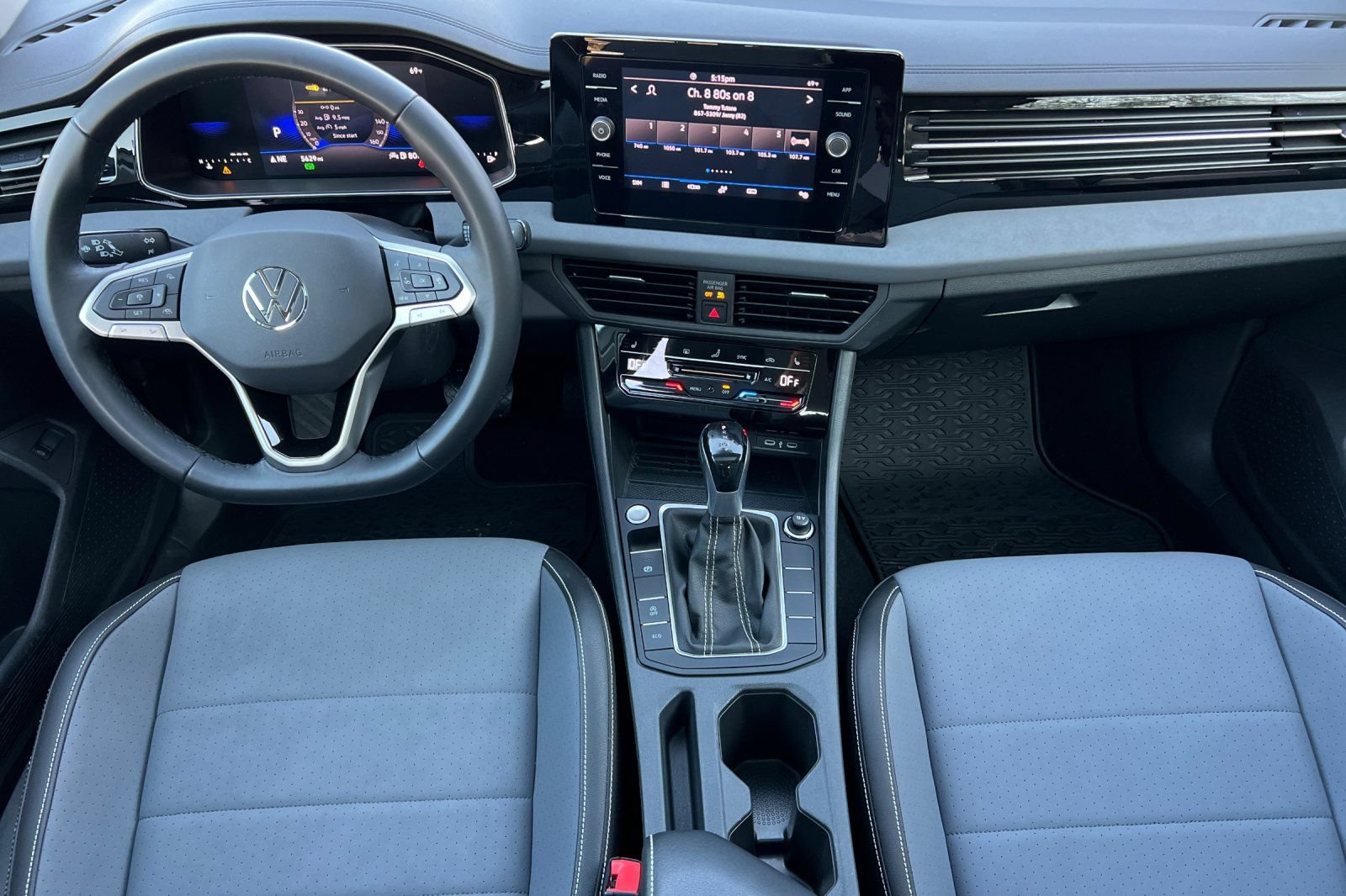 Used 2025 Volkswagen Jetta SE w/ Sunroof Package FWD image 13