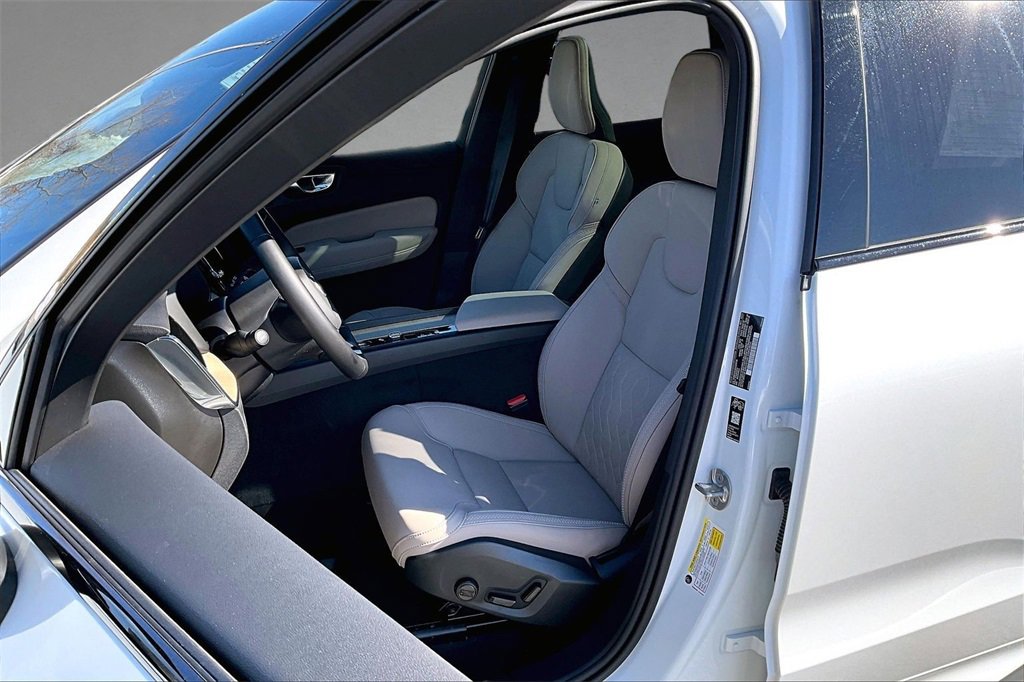 Certified 2026 Volvo XC60 B5 Plus w/ Protection Package Premier image 21
