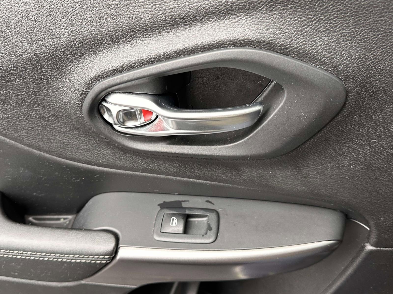 Used 2020 Jeep Cherokee Limited image 23