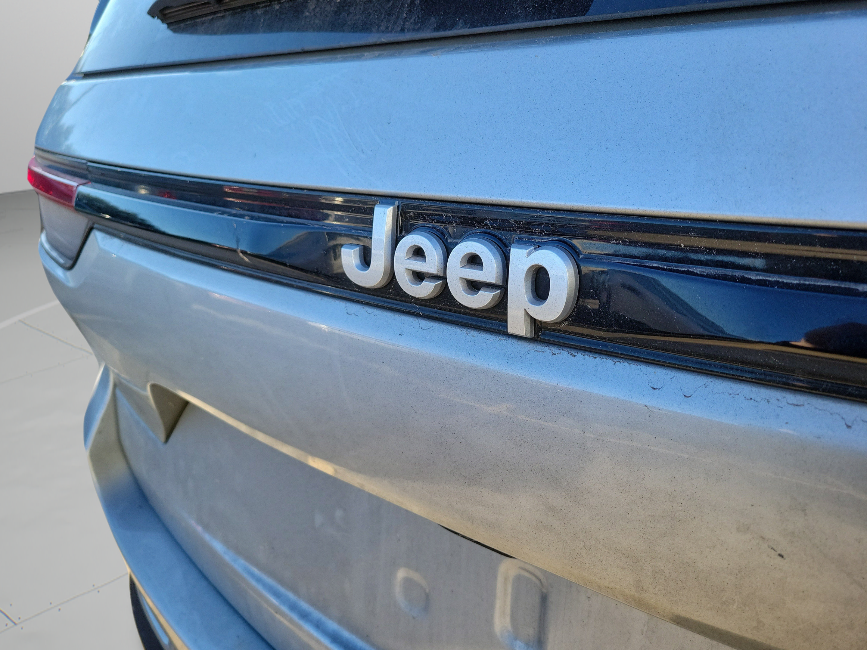 Certified 2025 Jeep Grand Cherokee Laredo RWD image 8