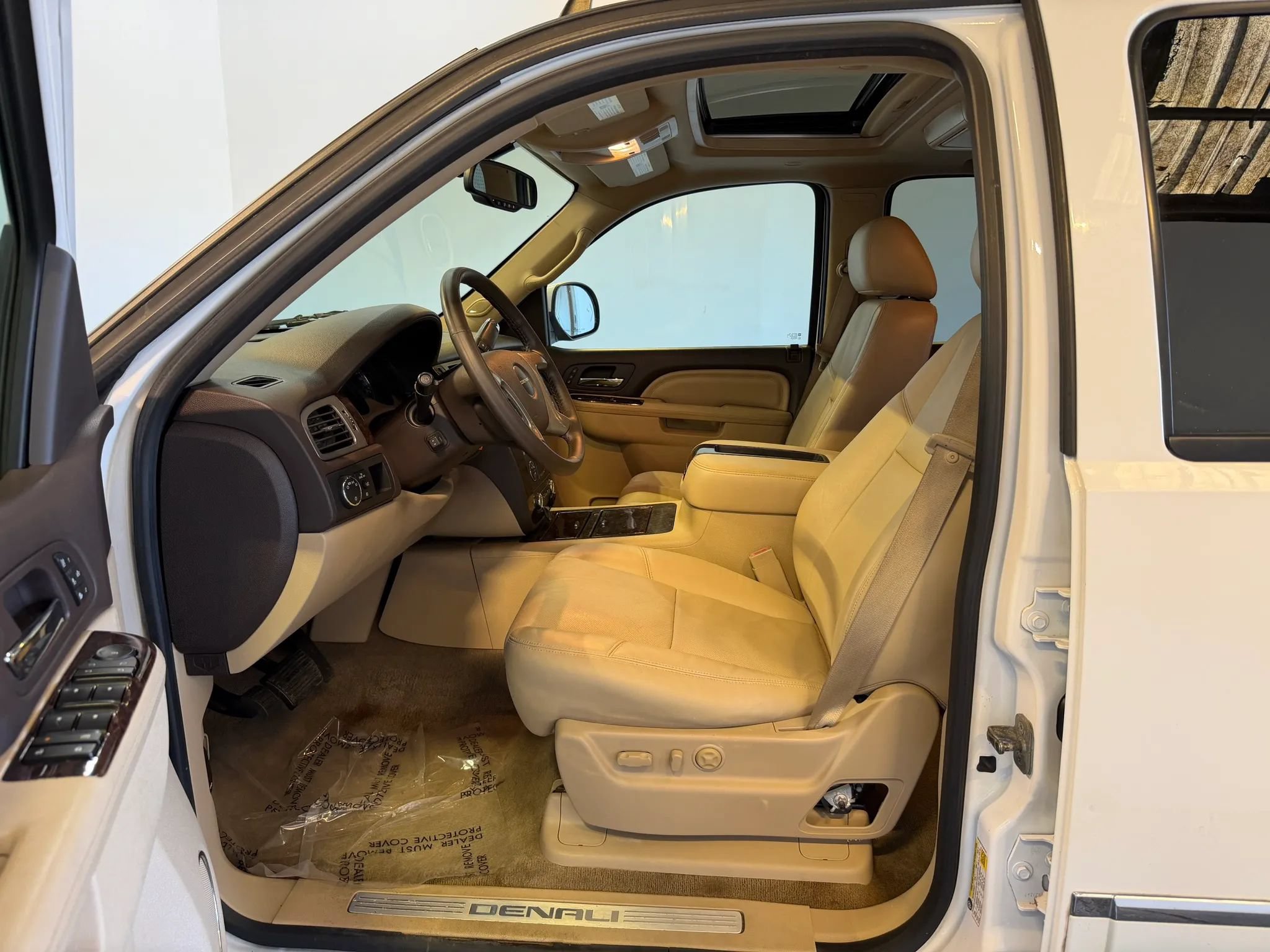 Used 2012 GMC Yukon Denali AWD/4WD image 10
