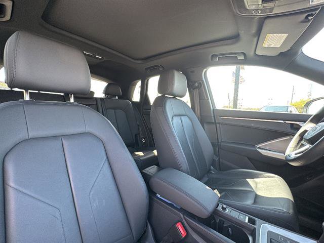 Used 2025 Audi Q3 2.0T Premium image 9