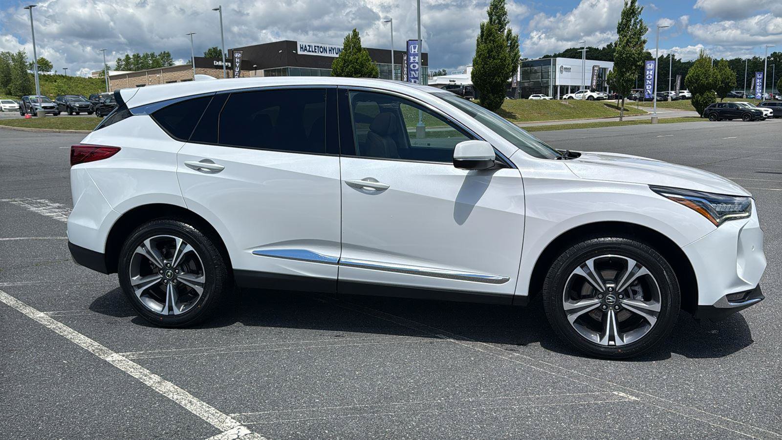 Used 2023 Acura RDX AWD w/ Advance Package image 3
