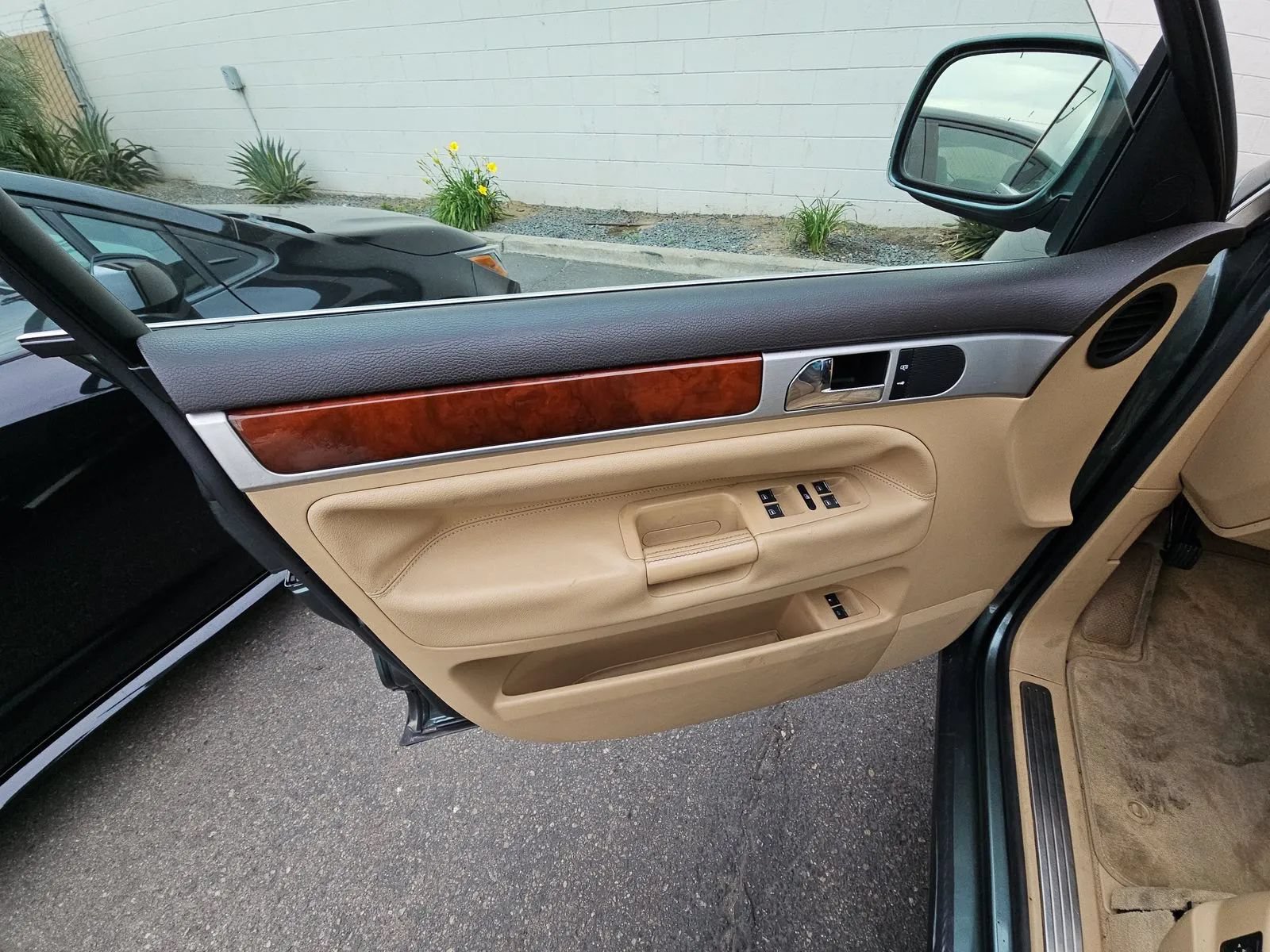 Used 2005 Volkswagen Touareg V6 AWD/4WD image 16