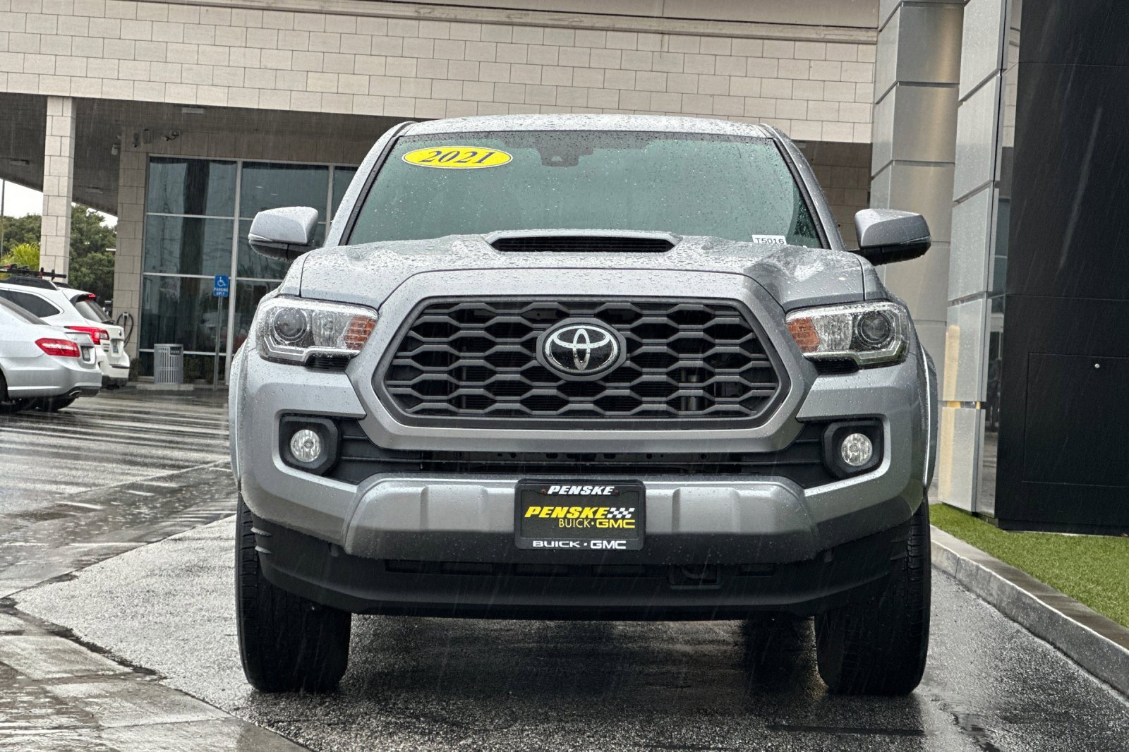 Used 2021 Toyota Tacoma TRD Sport w/ Technology Package image 9