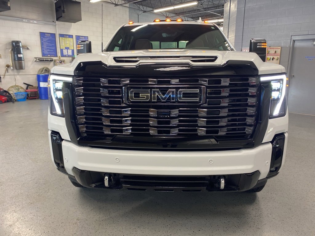 New 2025 GMC Sierra 3500 Denali Ultimate image 2
