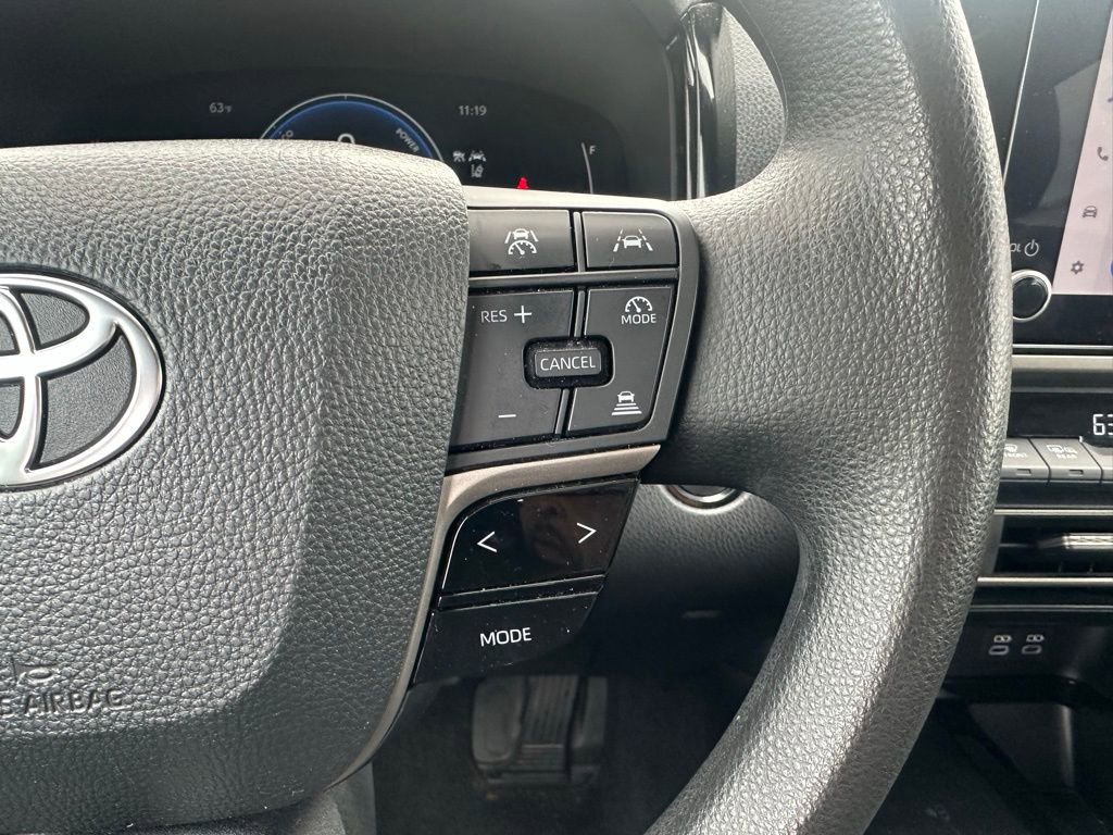 Used 2025 Toyota Camry LE FWD image 21