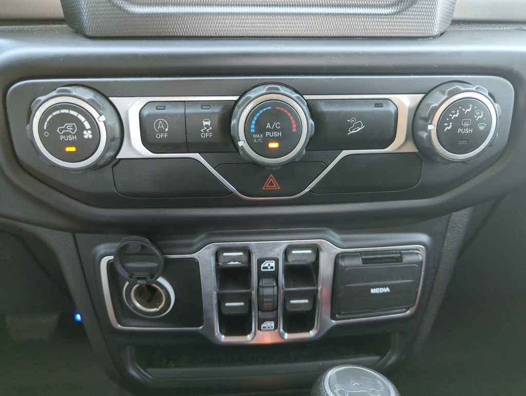 Used 2019 Jeep Wrangler Unlimited Sport S AWD/4WD image 25