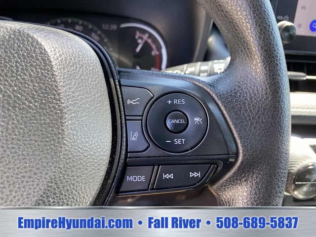 Used 2025 Toyota RAV4 XLE AWD/4WD image 17