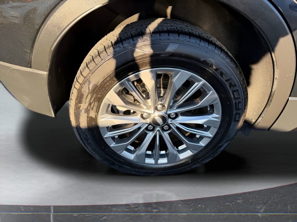 Used 2024 Cadillac XT4 Premium Luxury image 14