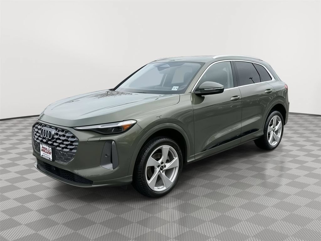 Used 2025 Audi Q5 Premium Plus w/ Premium Plus AWD/4WD image 1