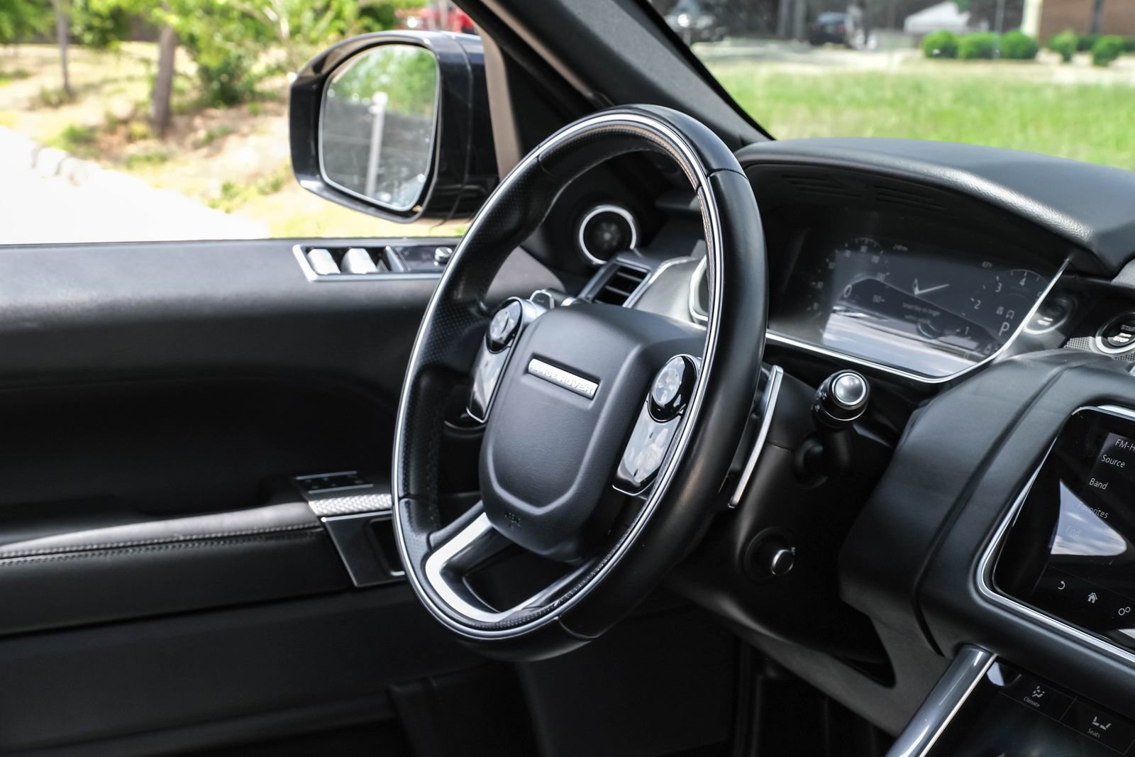 Used 2019 Land Rover Range Rover Sport Supercharged AWD/4WD image 12