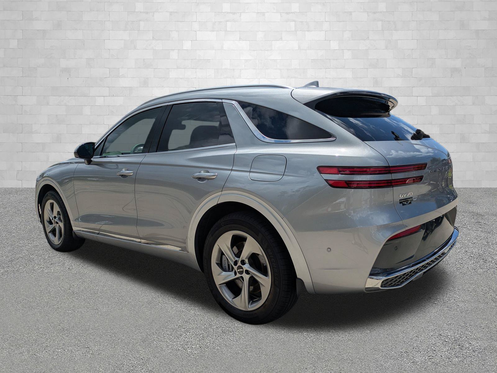 Certified 2026 Genesis GV70 2.5T Advanced AWD/4WD image 4