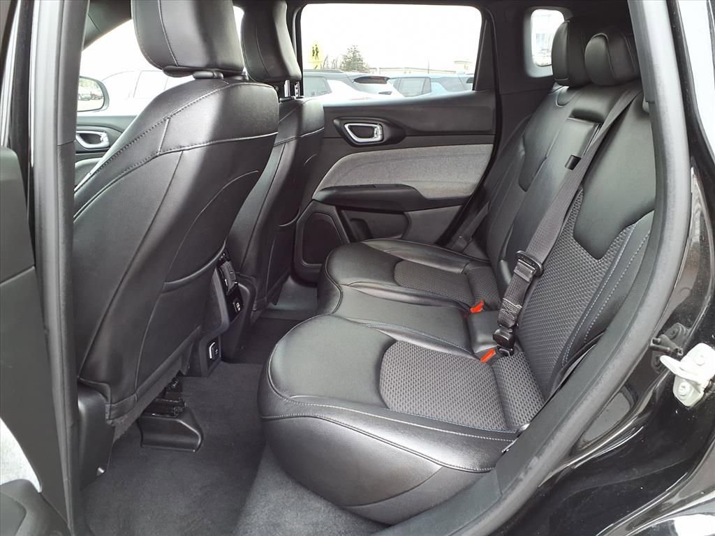 Used 2024 Jeep Compass Latitude image 12