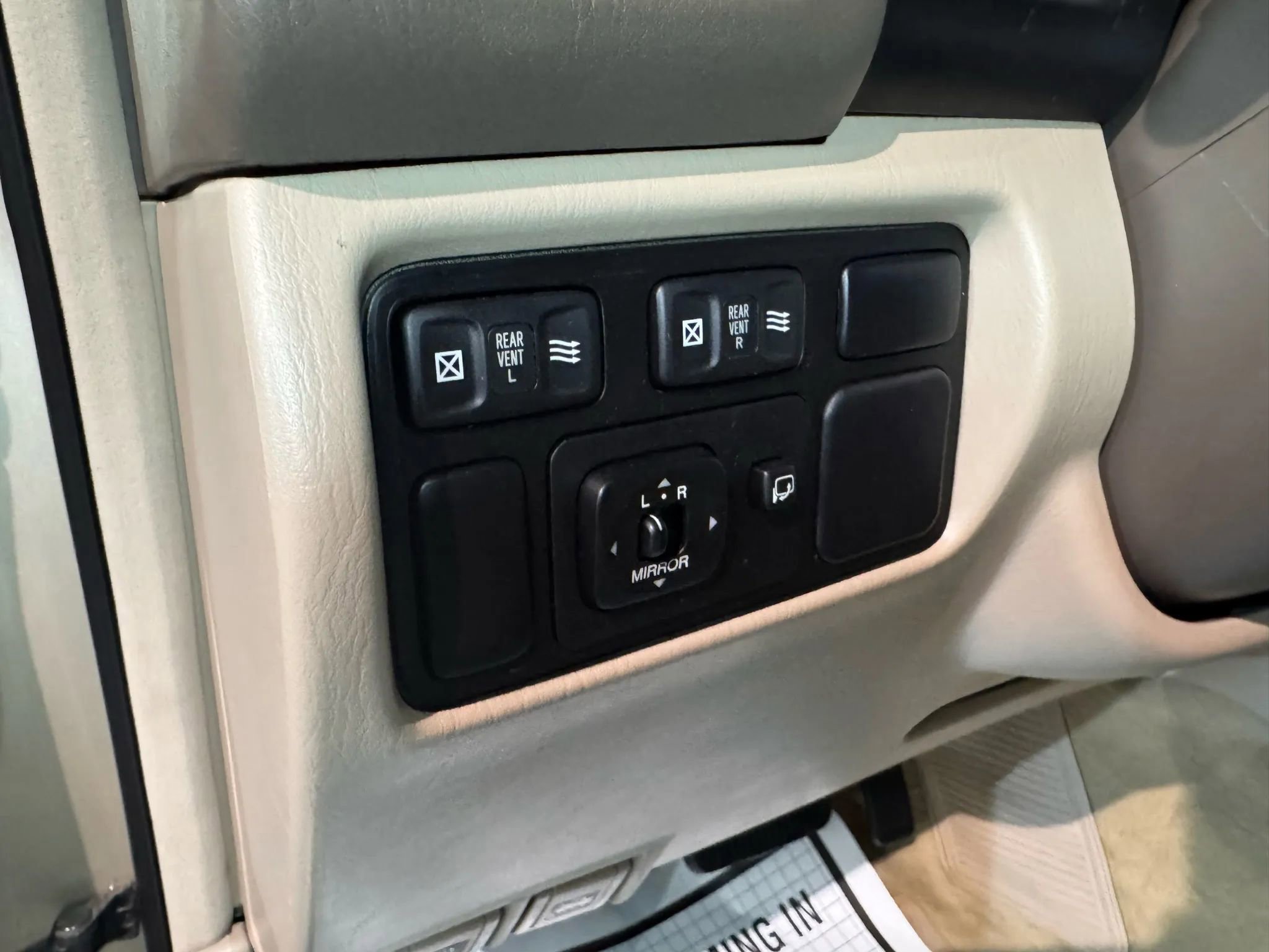 Used 2001 Lexus LX 470 4WD image 23