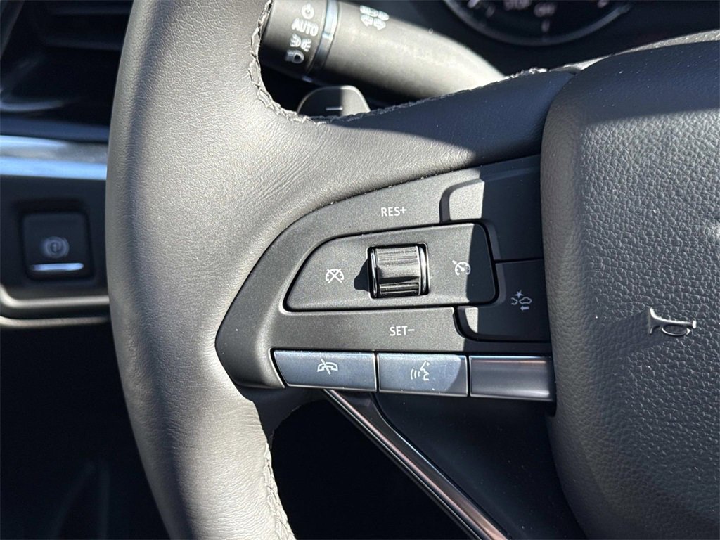 Used 2025 Cadillac XT6 Luxury image 27