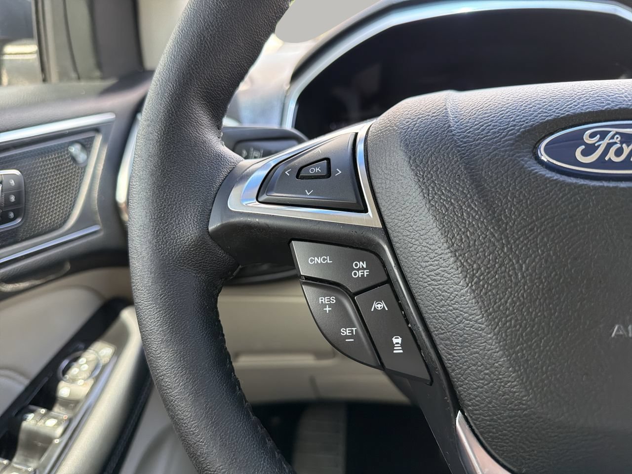 Used 2019 Ford Edge Titanium FWD image 27