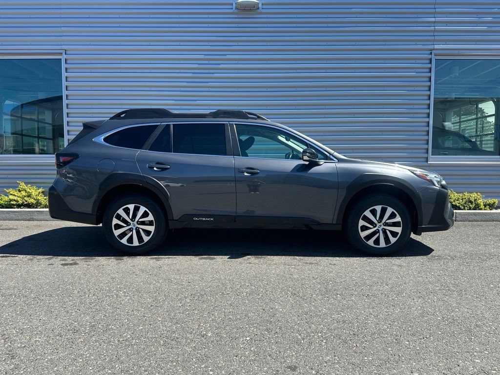 Used 2024 Subaru Outback Premium AWD/4WD image 2