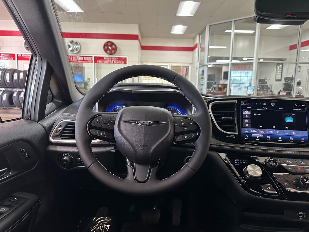 New 2026 Chrysler Pacifica Select w/ S Appearance Package image 15