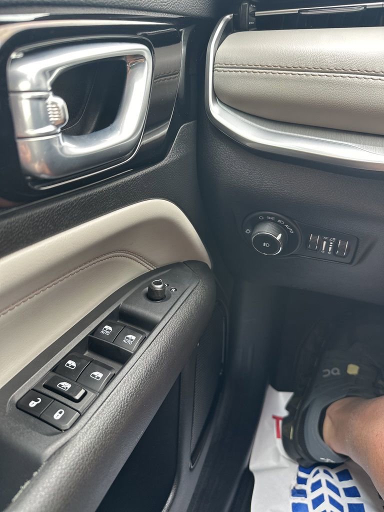 Used 2025 Jeep Compass Limited AWD/4WD image 23