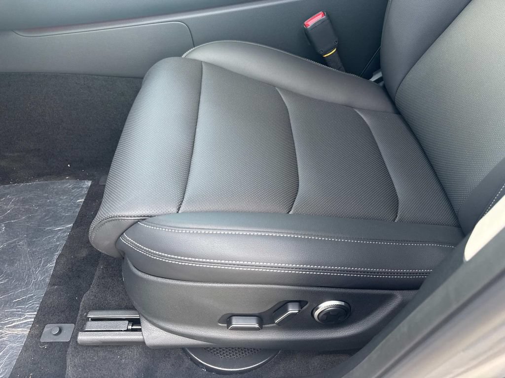New 2027 Genesis GV70 2.5T Select AWD/4WD image 18