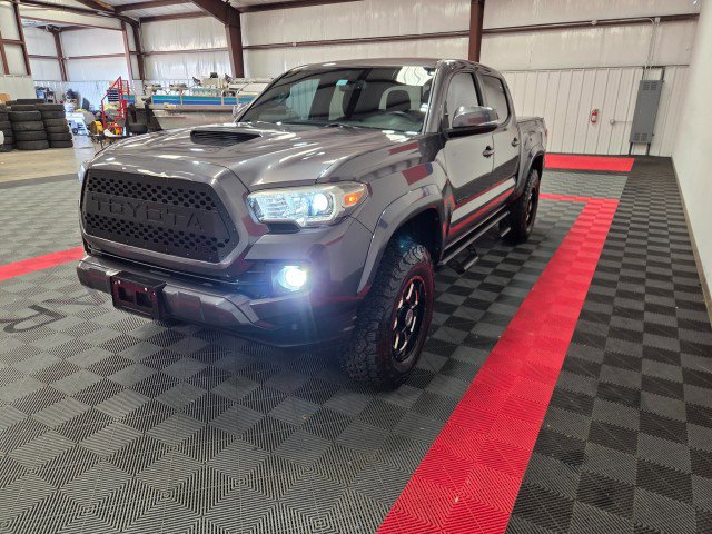 Used 2016 Toyota Tacoma TRD Sport image 21