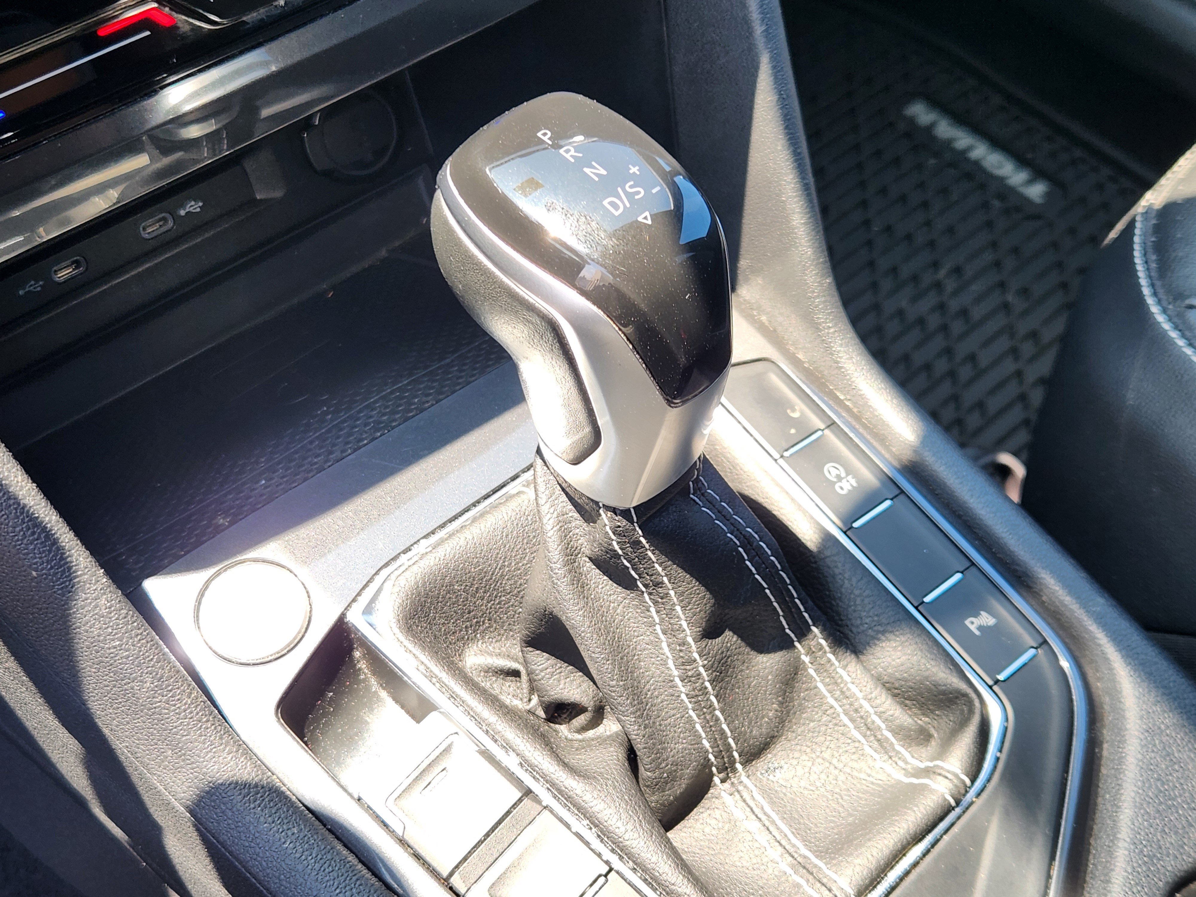 Certified 2022 Volkswagen Tiguan SE R-Line FWD image 12