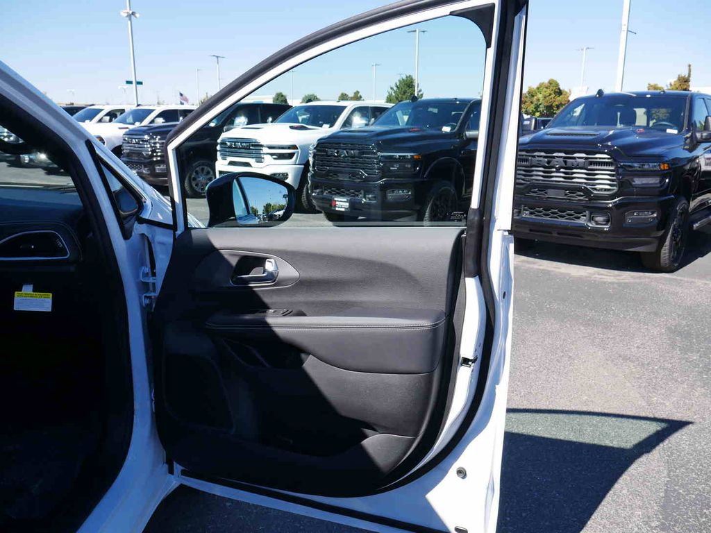 New 2026 Chrysler Pacifica Select image 20