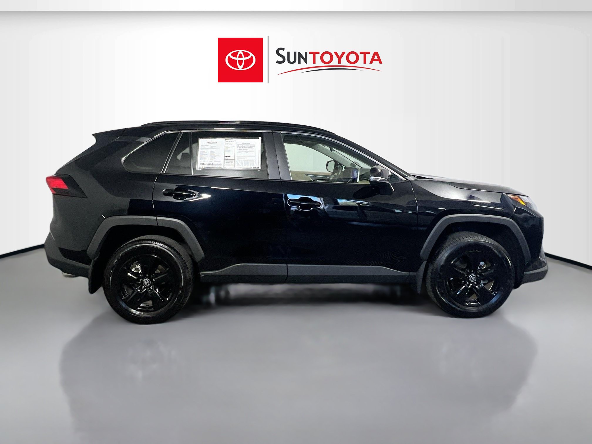Used 2025 Toyota RAV4 XLE w/ Convenience Package FWD image 2