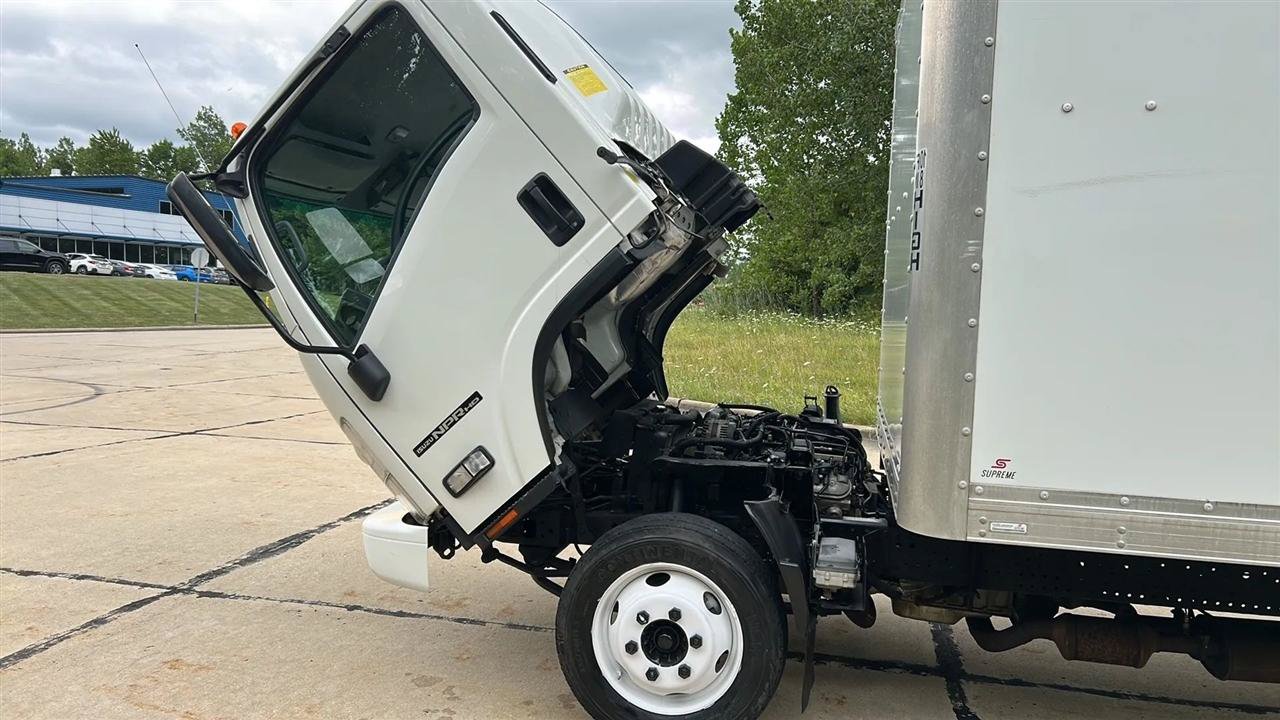Used 2018 Isuzu NPR RWD image 22