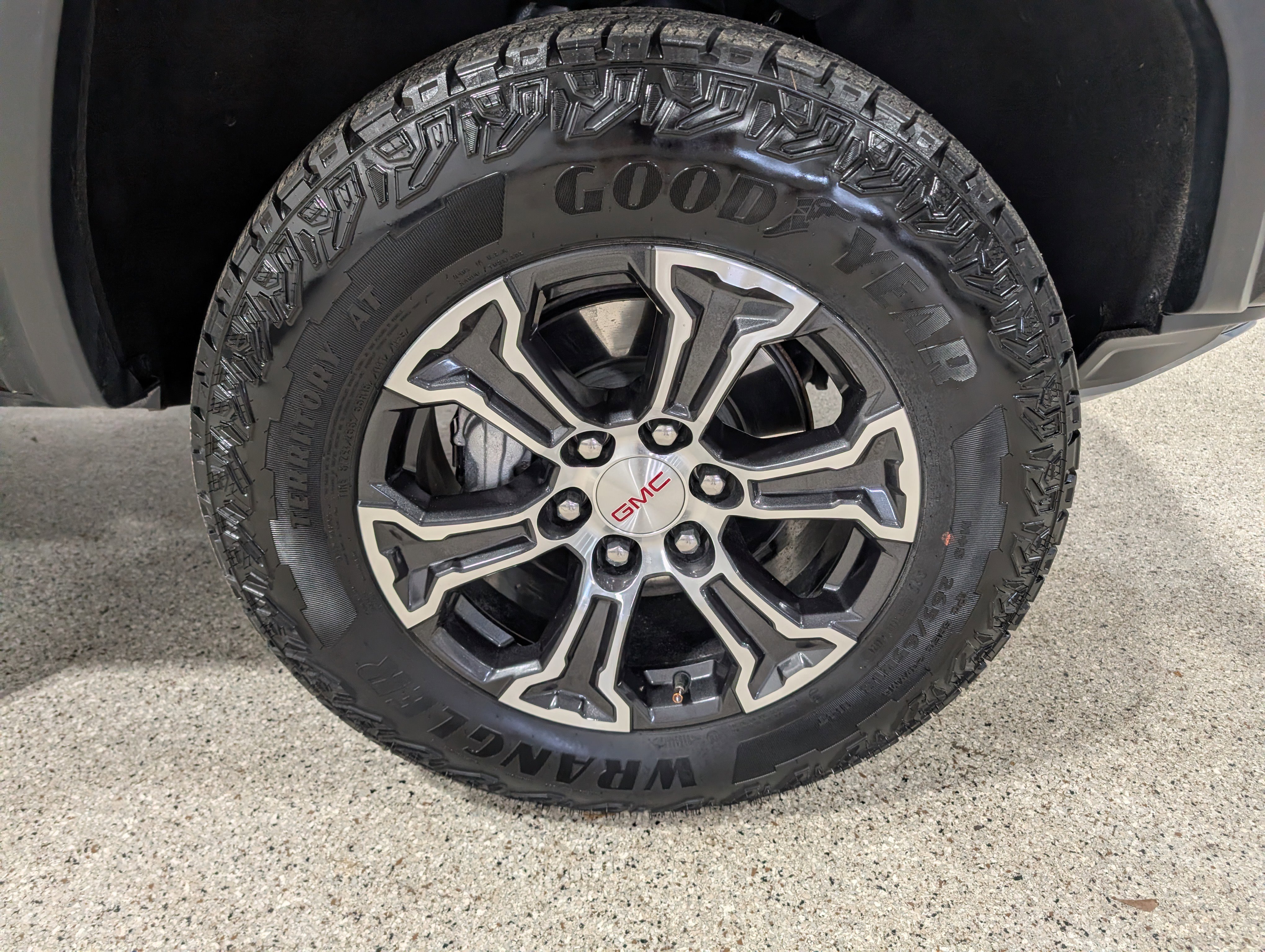 Used 2024 GMC Canyon AT4 w/ Technology Package AWD/4WD image 15