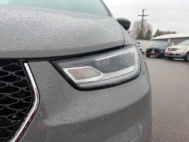 Used 2023 Chrysler Pacifica Touring-L FWD image 18
