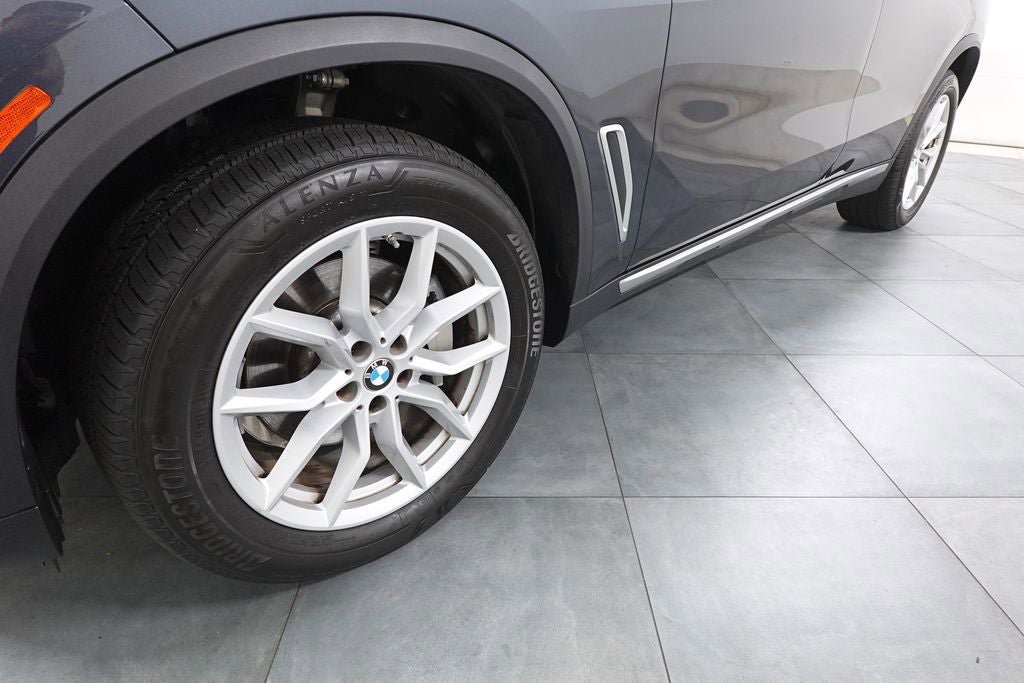 Used 2022 BMW X5 xDrive40i w/ Parking Assistance Package image 31