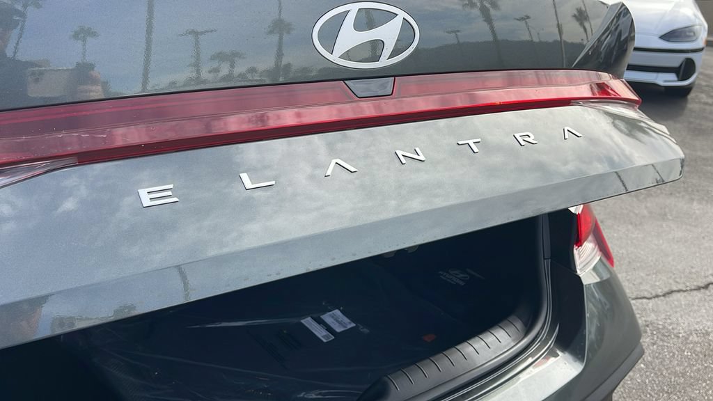 Used 2026 Hyundai Elantra SE FWD image 28