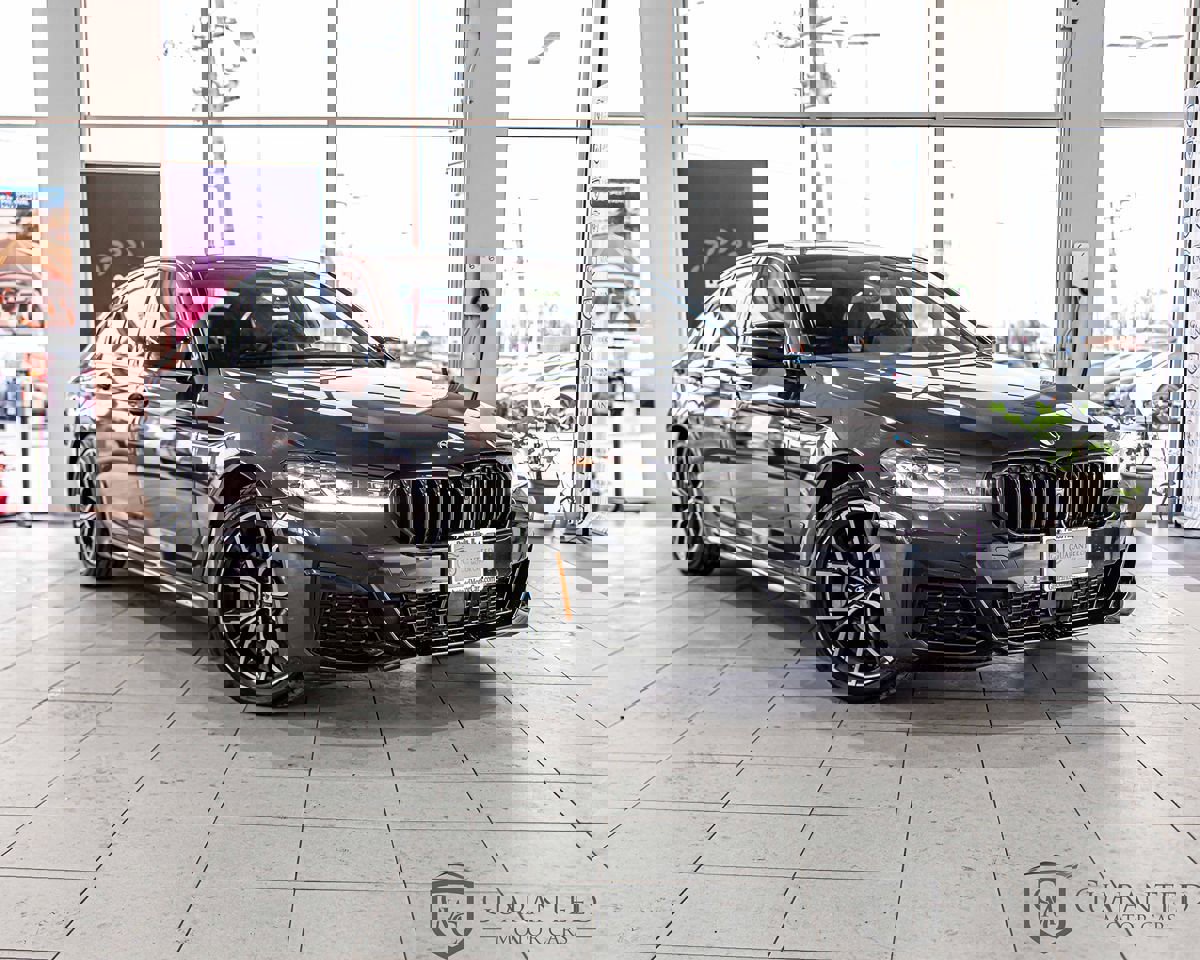 Used 2021 BMW 530e xDrive w/ Executive Package image 3