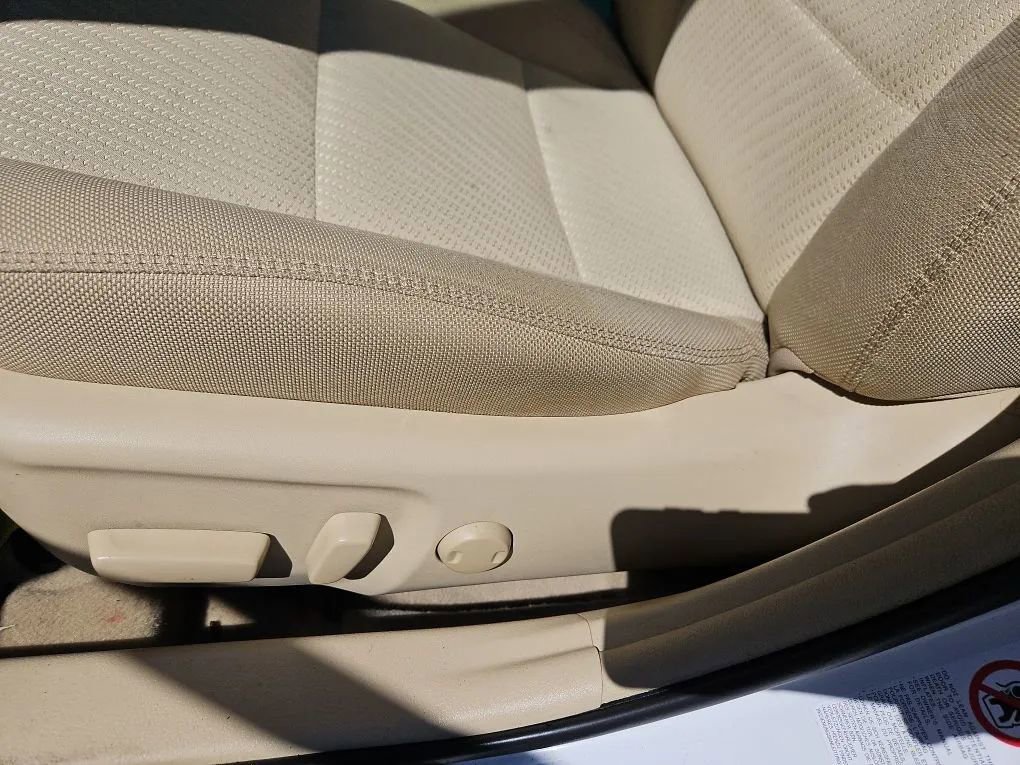 Used 2017 Toyota Camry LE image 19