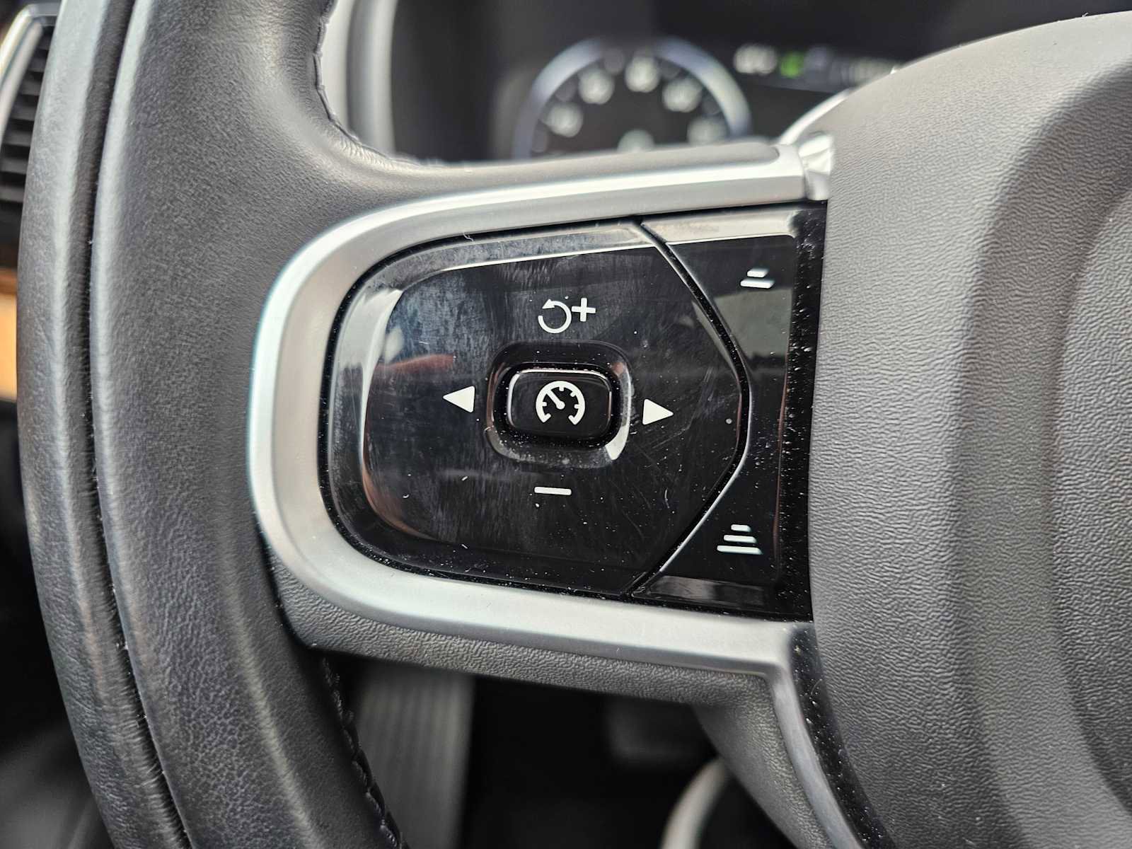 Used 2022 Volvo XC90 T6 Momentum w/ Advanced Package AWD/4WD image 36