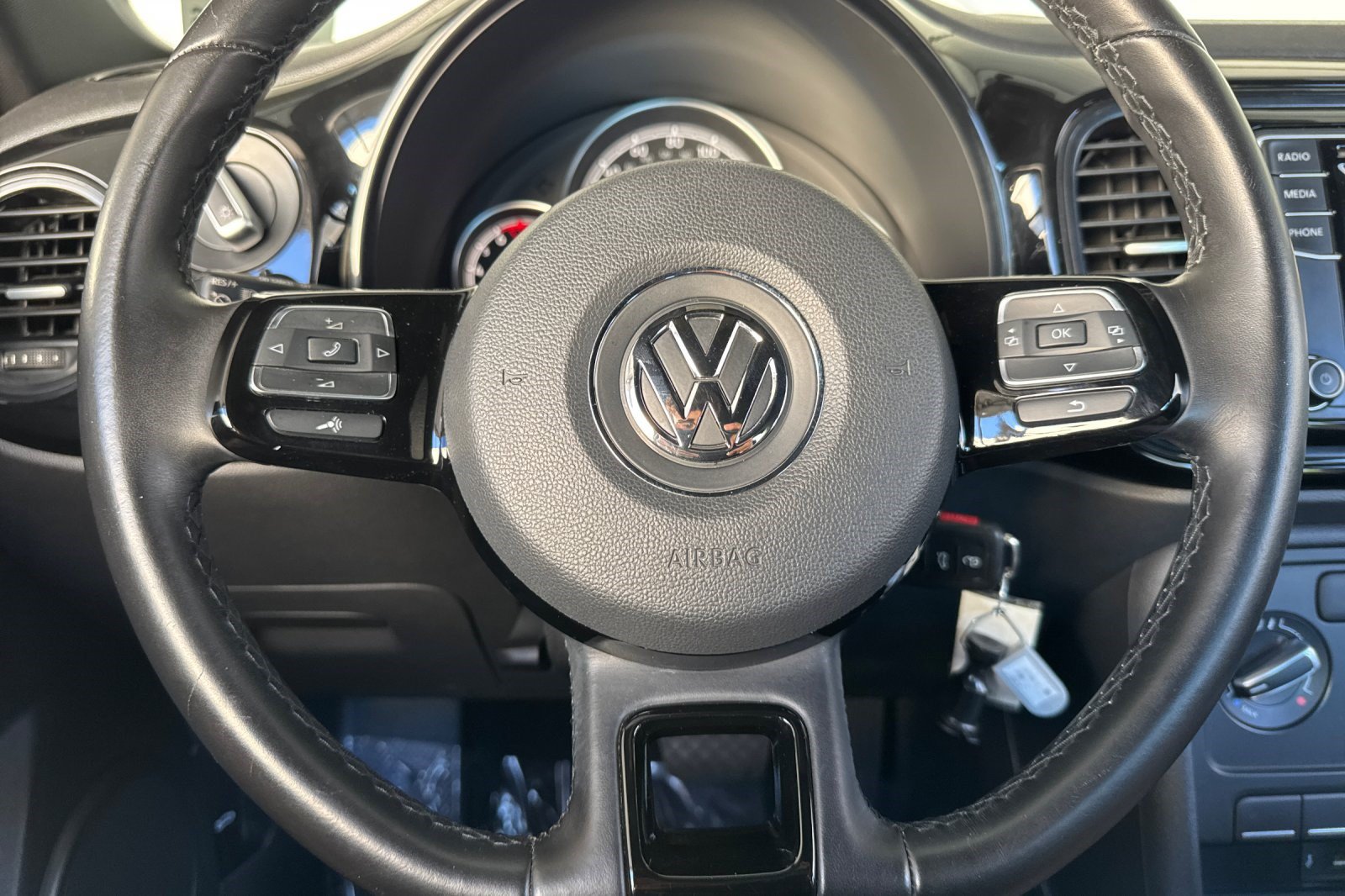 Used 2019 Volkswagen Beetle 2.0T S FWD image 10