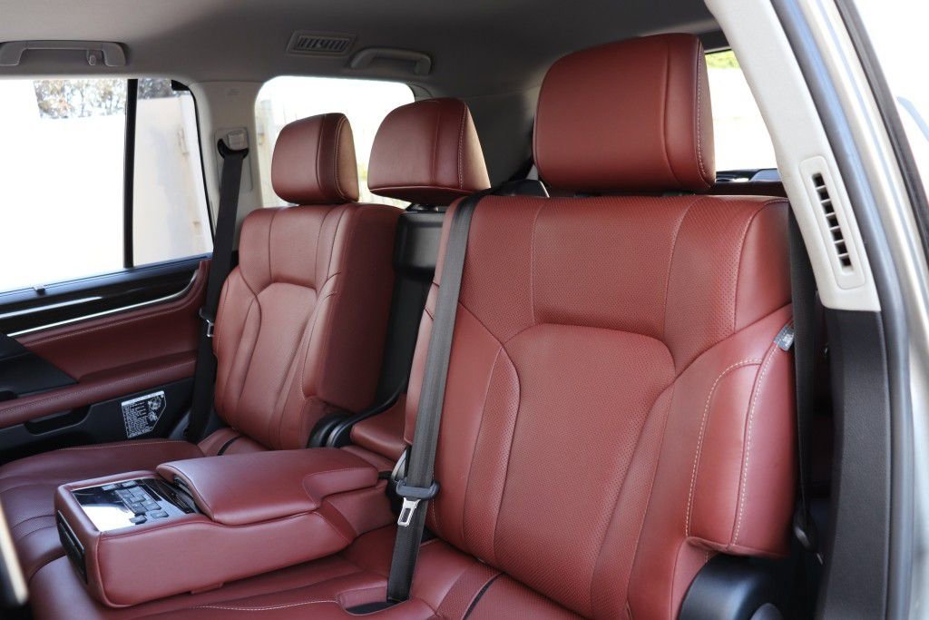 Used 2019 Lexus LX 570 4WD w/ Luxury Package image 23