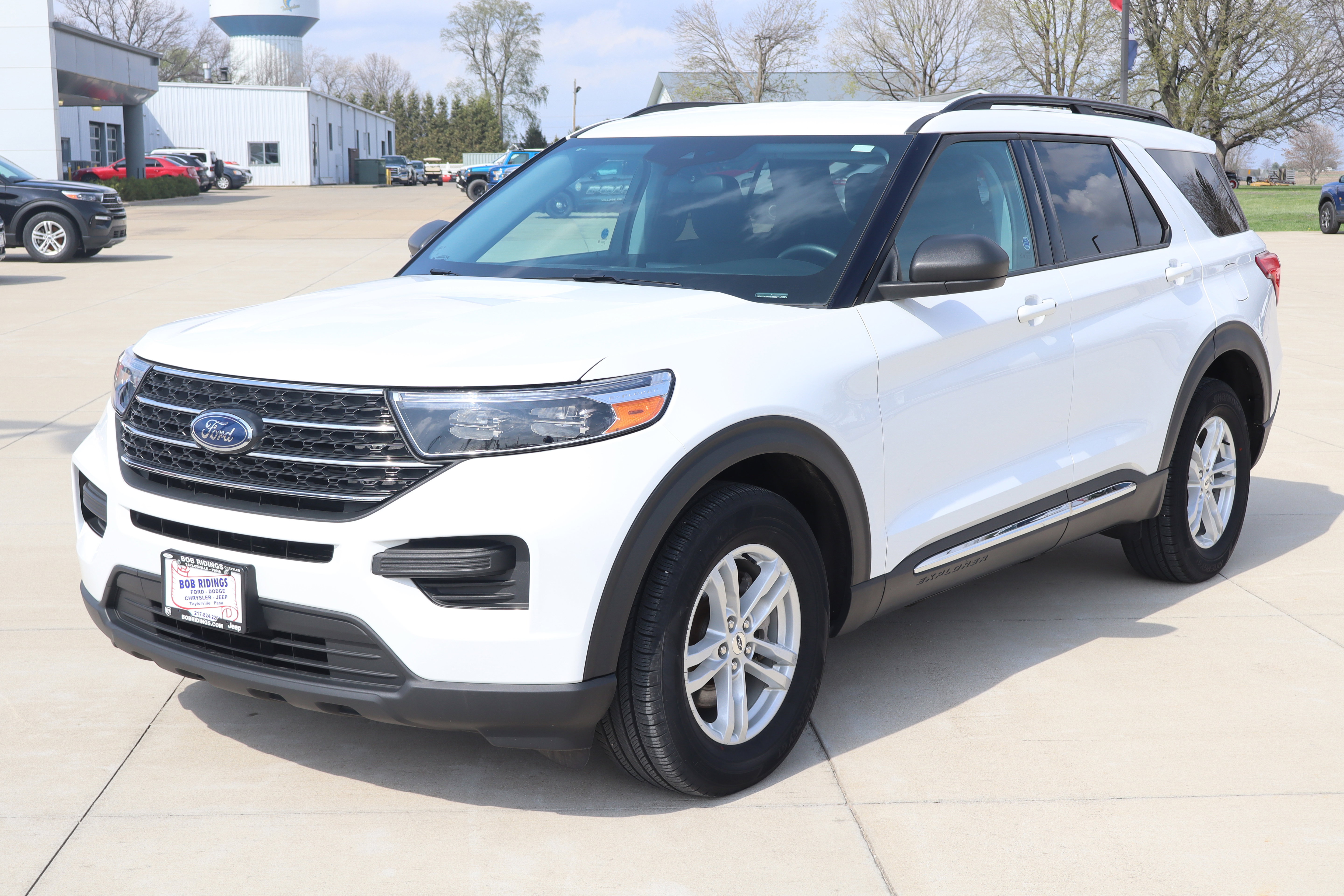 Used 2024 Ford Explorer XLT w/ Class IV Trailer Tow Package AWD/4WD image 2