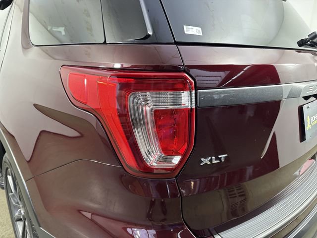 Used 2018 Ford Explorer XLT w/ Equipment Group 202A AWD/4WD image 30