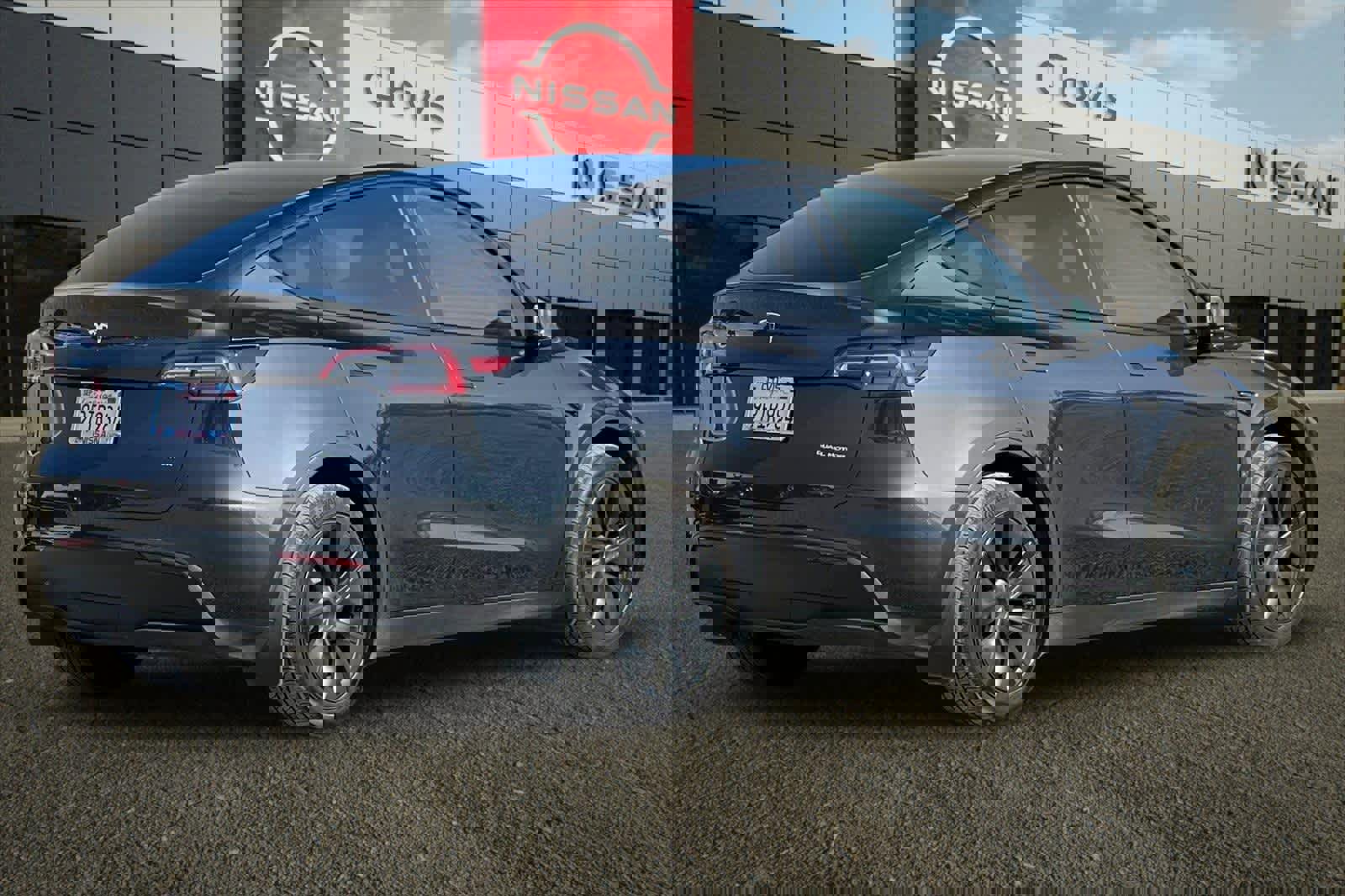 Used 2024 Tesla Model Y Long Range video 3