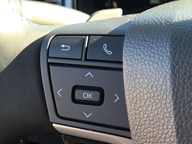 Used 2025 Toyota Camry SE image 29