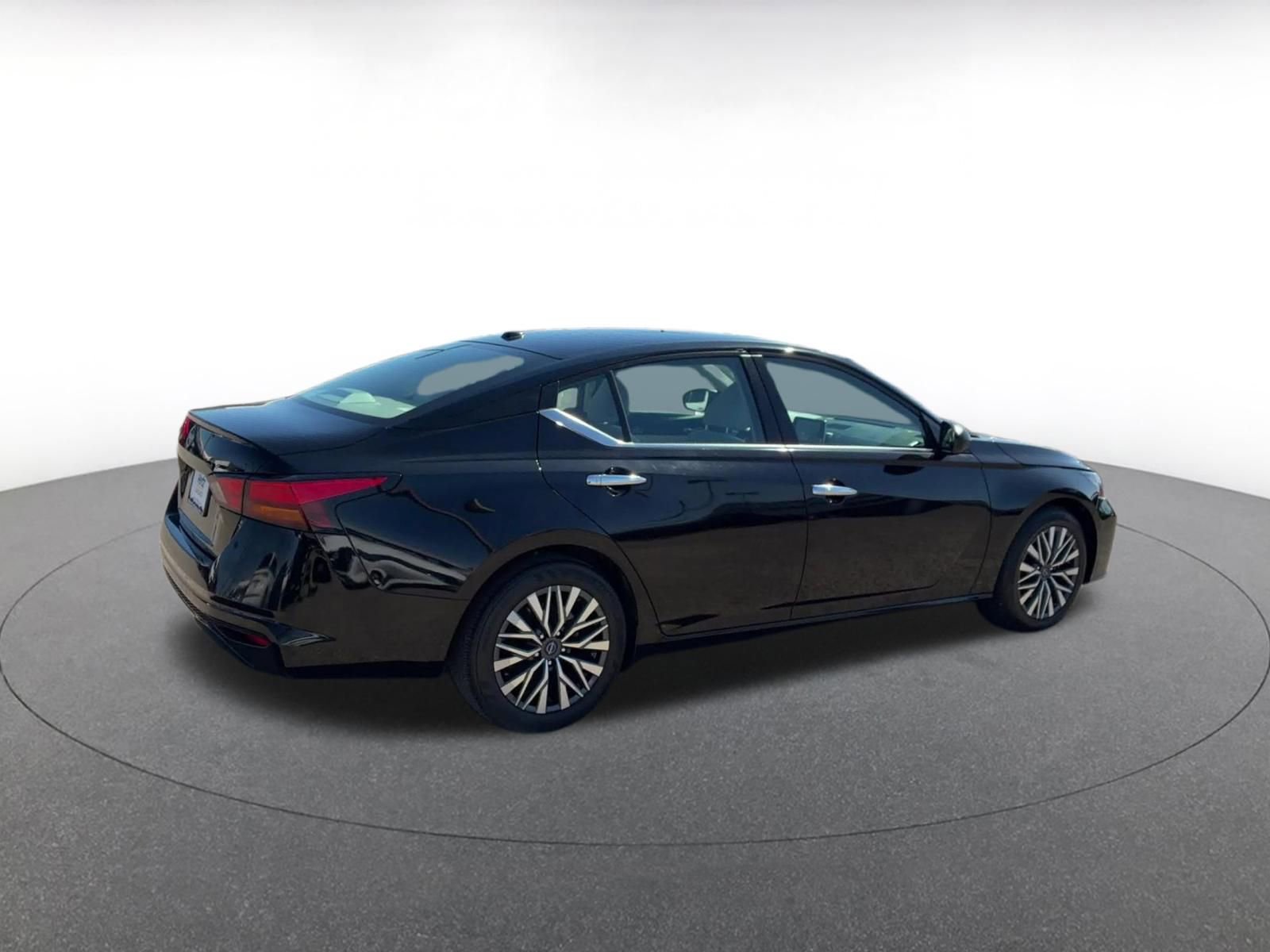 Used 2025 Nissan Altima 2.5 SV image 15