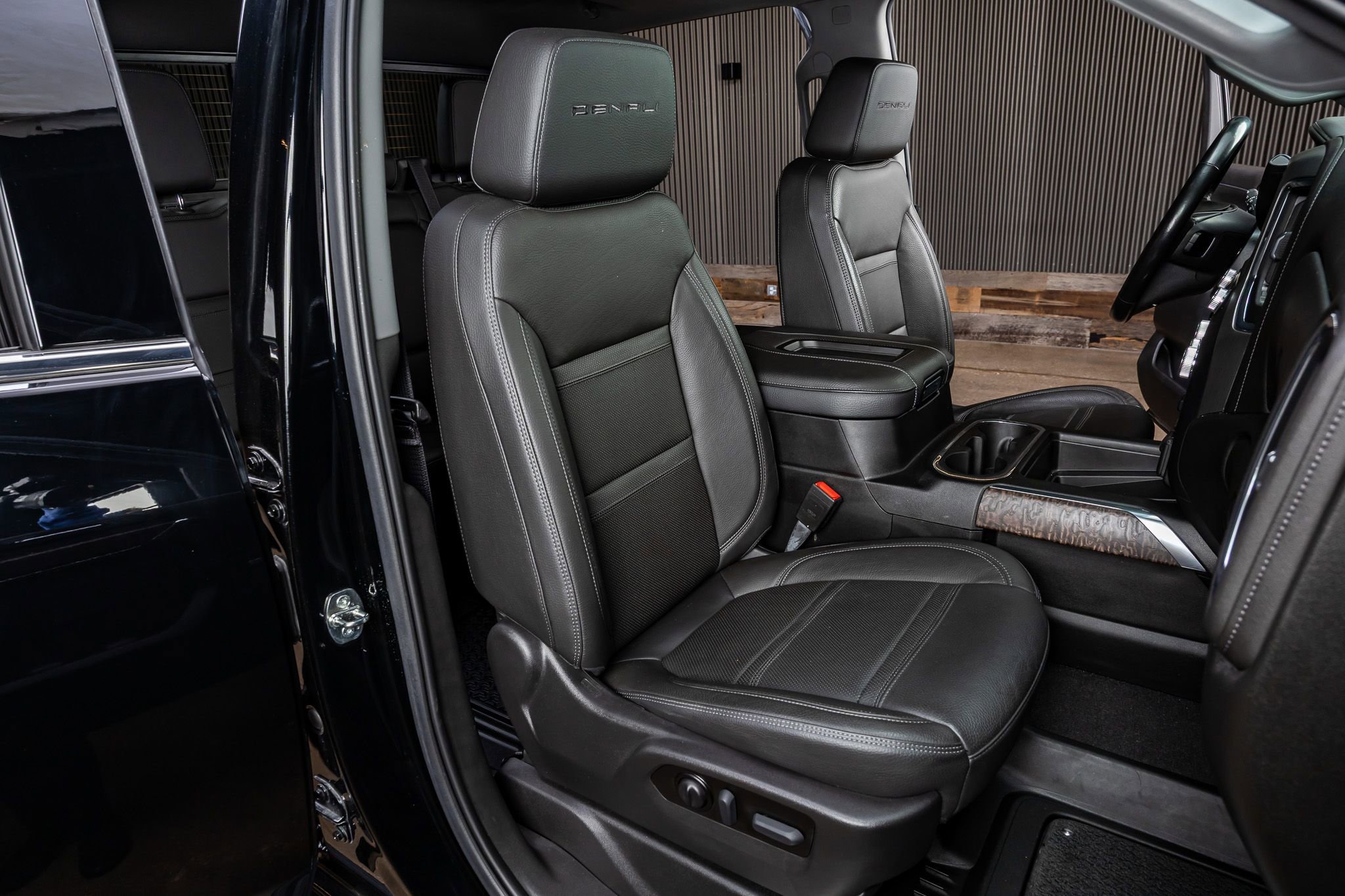 Used 2022 GMC Sierra 2500 Denali AWD/4WD image 29